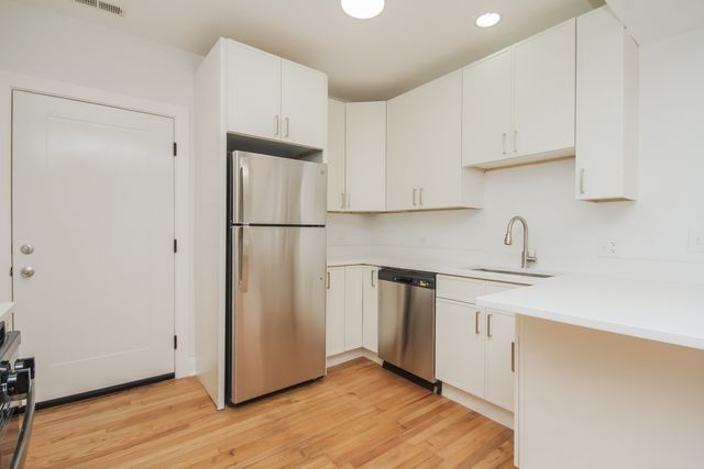 3731 N KIMBALL Avenue 2N, Chicago, IL 60618