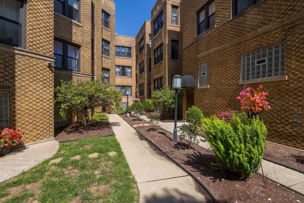 3731 N KIMBALL Avenue 2N, Chicago, IL 60618