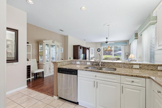 8549 54TH AVENUE CIRCLE E, Bradenton, FL 34211