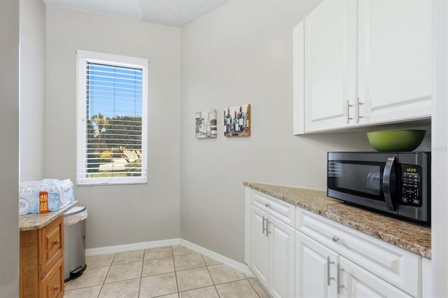 8549 54TH AVENUE CIRCLE E, Bradenton, FL 34211