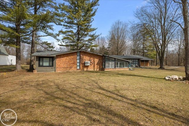 1765 E Predmore Road, Oakland Twp, MI 48363
