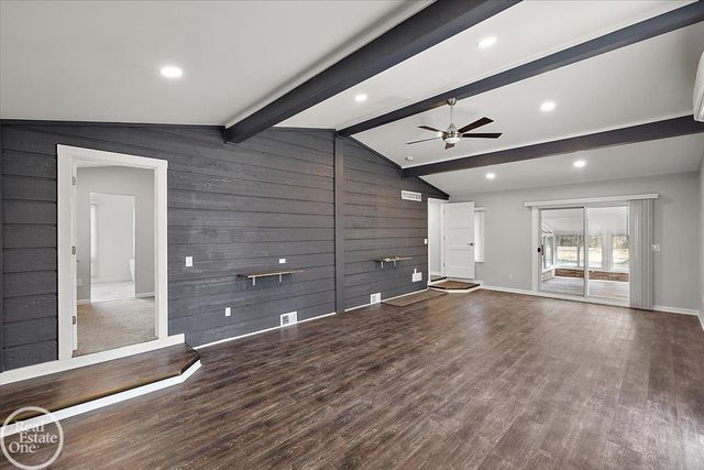 1765 E Predmore Road, Oakland Twp, MI 48363