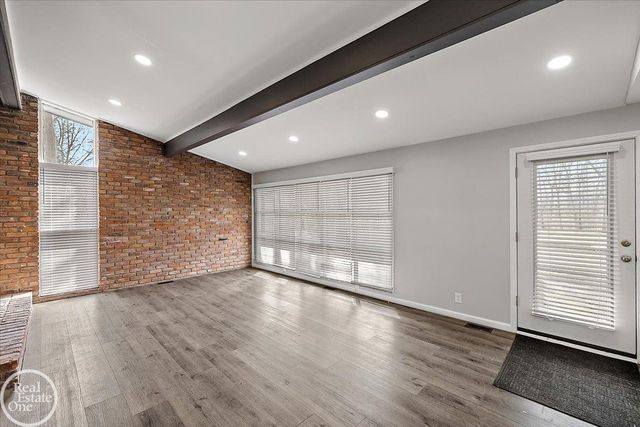 1765 E Predmore Road, Oakland Twp, MI 48363