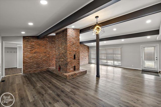 1765 E Predmore Road, Oakland Twp, MI 48363