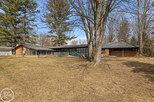 1765 E Predmore Road, Oakland Twp, MI 48363
