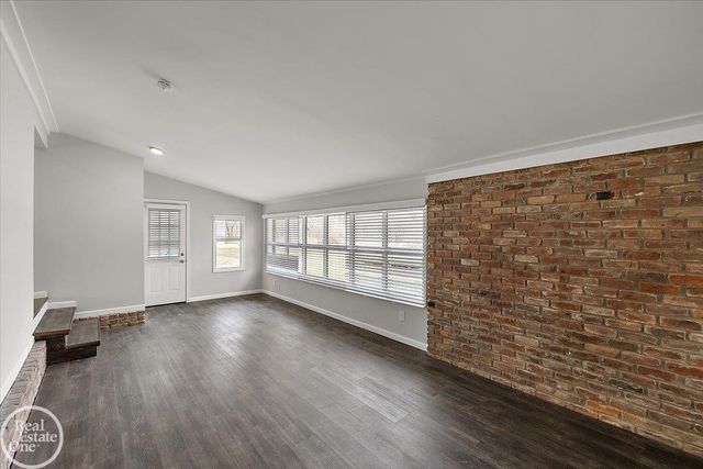 1765 E Predmore Road, Oakland Twp, MI 48363