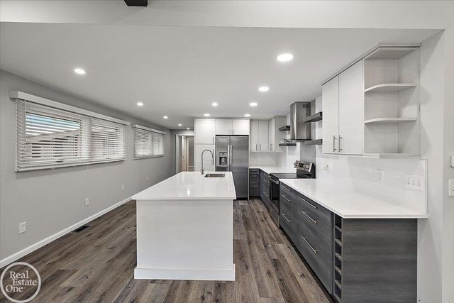 1765 E Predmore Road, Oakland Twp, MI 48363