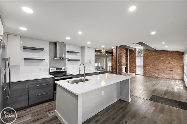 1765 E Predmore Road, Oakland Twp, MI 48363