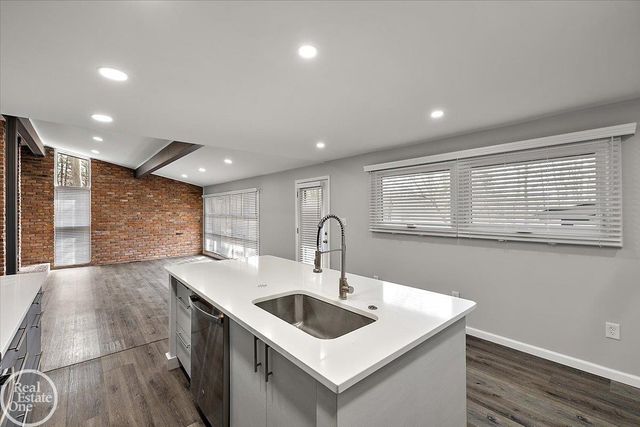 1765 E Predmore Road, Oakland Twp, MI 48363