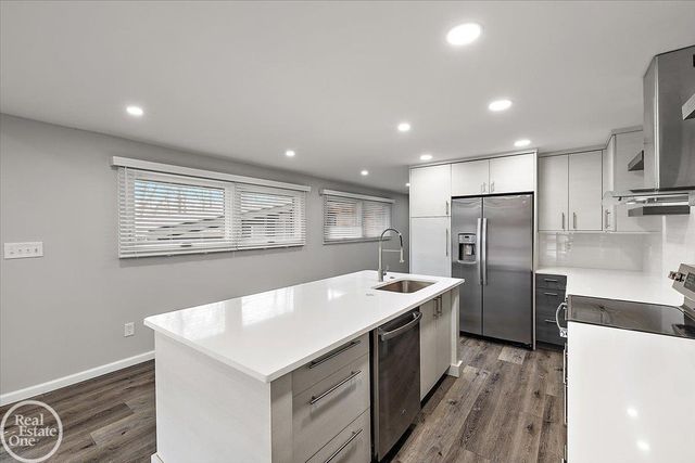 1765 E Predmore Road, Oakland Twp, MI 48363