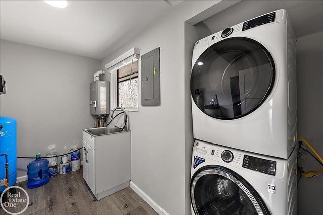 1765 E Predmore Road, Oakland Twp, MI 48363