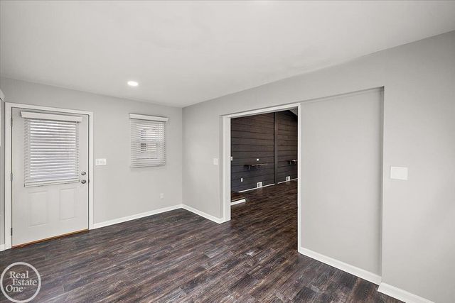 1765 E Predmore Road, Oakland Twp, MI 48363