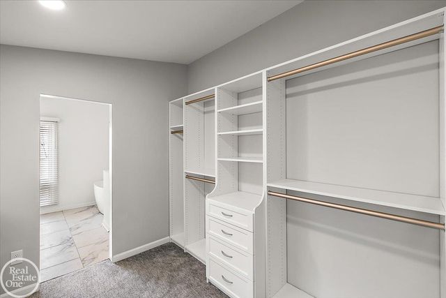 1765 E Predmore Road, Oakland Twp, MI 48363