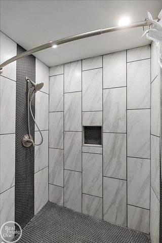 1765 E Predmore Road, Oakland Twp, MI 48363