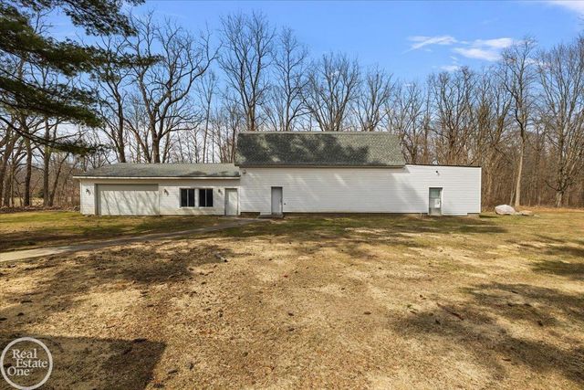 1765 E Predmore Road, Oakland Twp, MI 48363