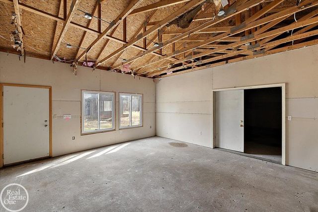 1765 E Predmore Road, Oakland Twp, MI 48363