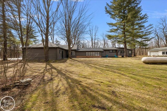 1765 E Predmore Road, Oakland Twp, MI 48363