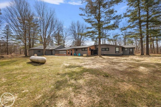 1765 E Predmore Road, Oakland Twp, MI 48363