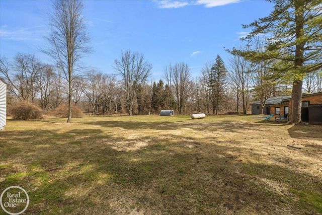 1765 E Predmore Road, Oakland Twp, MI 48363