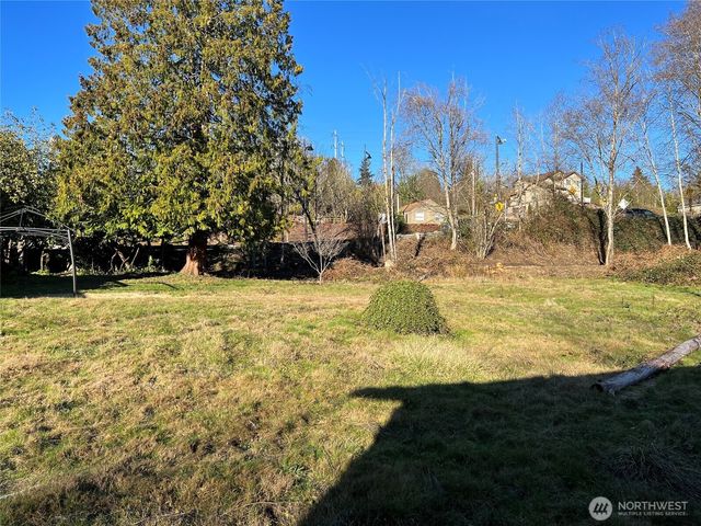 82 5X S 132nd Street, Seattle, WA 98178
