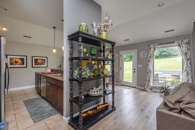 4004 EAGLE VIEW CT, Columbia, MO 65203