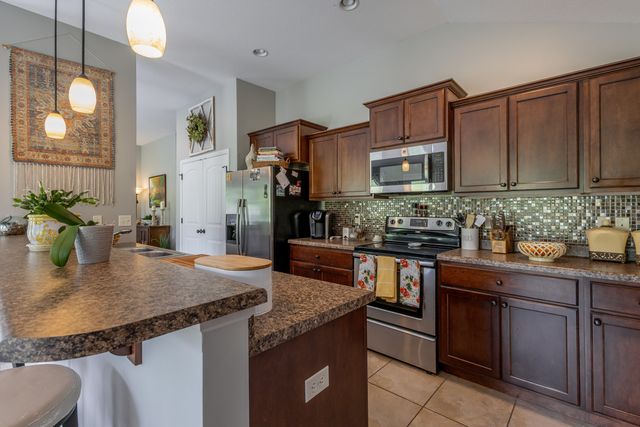4004 EAGLE VIEW CT, Columbia, MO 65203