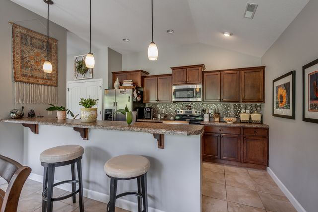 4004 EAGLE VIEW CT, Columbia, MO 65203