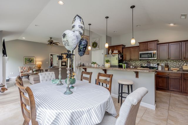 4004 EAGLE VIEW CT, Columbia, MO 65203