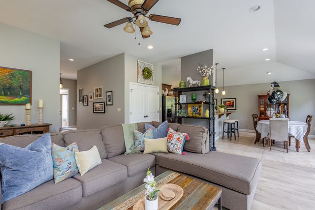 4004 EAGLE VIEW CT, Columbia, MO 65203