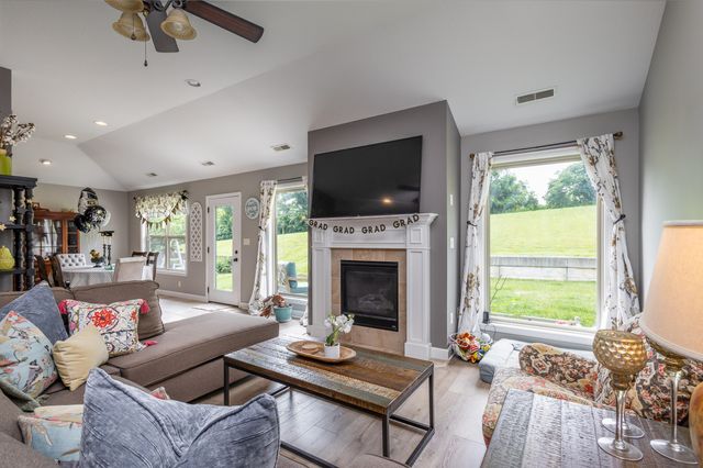 4004 EAGLE VIEW CT, Columbia, MO 65203