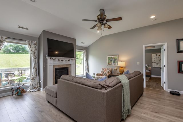 4004 EAGLE VIEW CT, Columbia, MO 65203