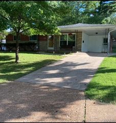 1790 Bobbinray Avenue, Florissant, MO 63031
