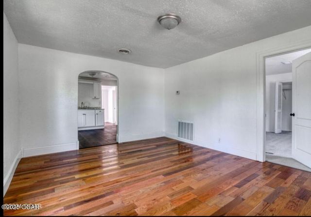 1729 S Indiana Avenue, Joplin, MO 64804