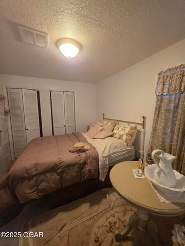 1729 S Indiana Avenue, Joplin, MO 64804