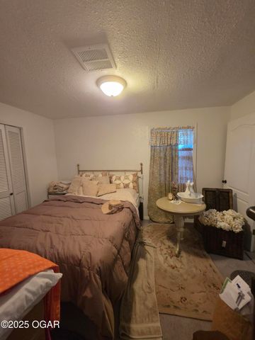 1729 S Indiana Avenue, Joplin, MO 64804