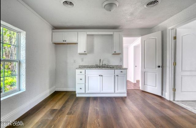 1729 S Indiana Avenue, Joplin, MO 64804