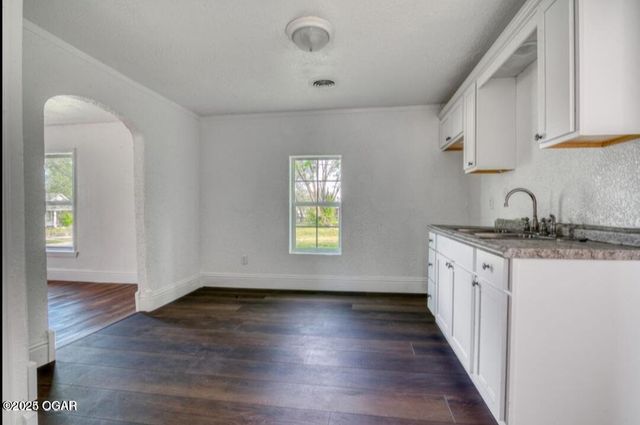 1729 S Indiana Avenue, Joplin, MO 64804