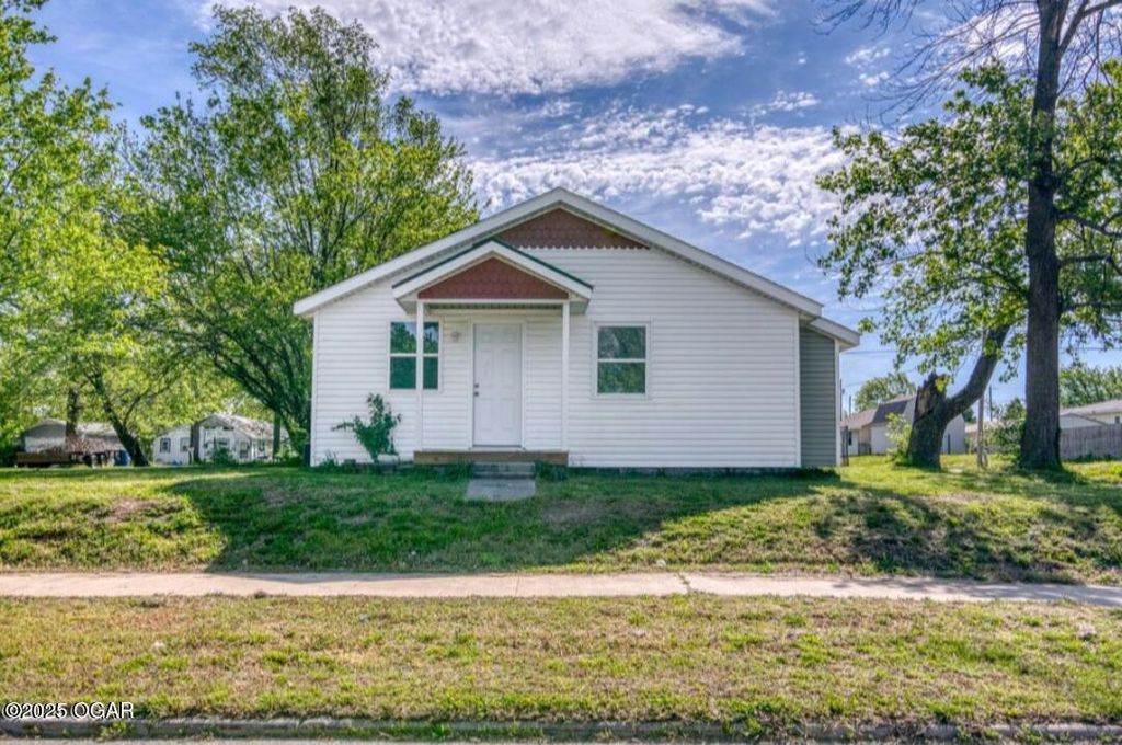 1729 S Indiana Avenue, Joplin, MO 64804