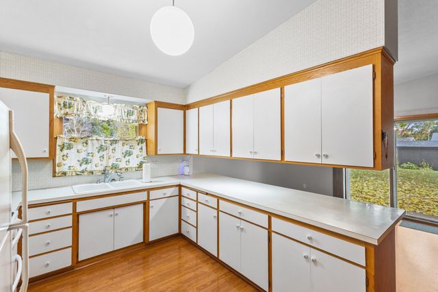 3212 33rd Avenue NE, Saint Anthony, MN 55418