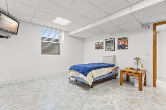 3212 33rd Avenue NE, Saint Anthony, MN 55418