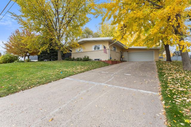 3212 33rd Avenue NE, Saint Anthony, MN 55418