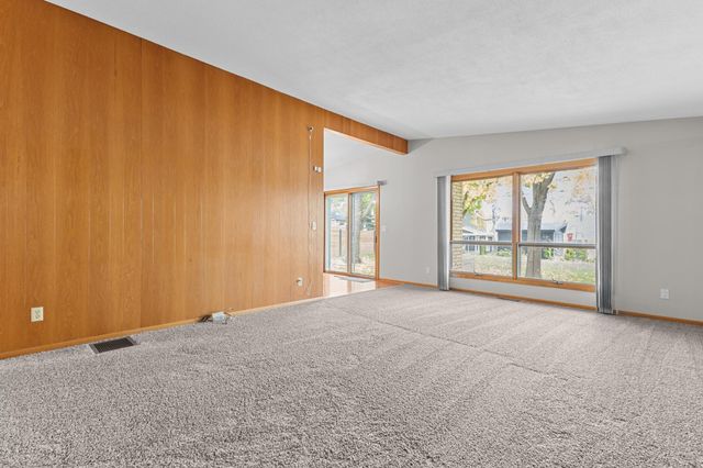 3212 33rd Avenue NE, Saint Anthony, MN 55418