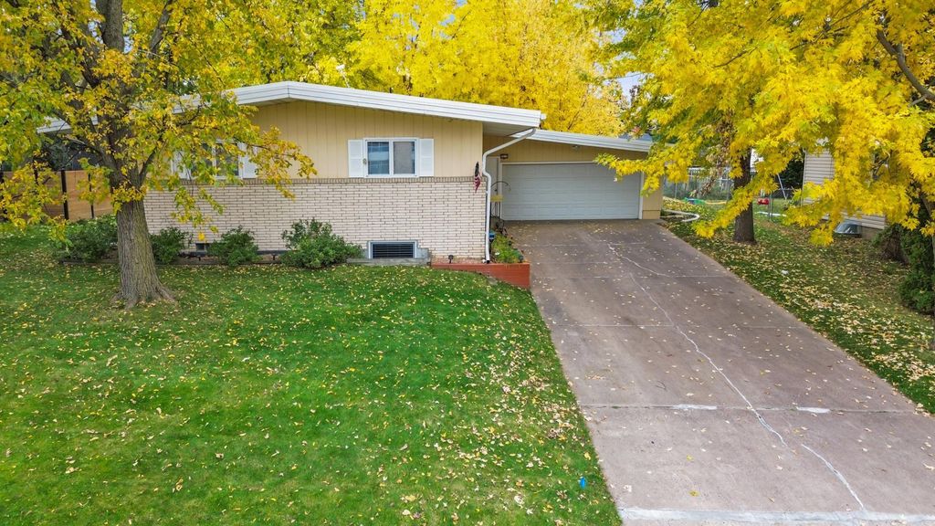 3212 33rd Avenue NE, Saint Anthony, MN 55418