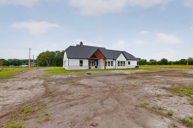 176 County Road 4615, Wolfe City, TX 75496