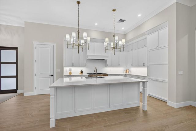 7748 SE Manhasset Place, Hobe Sound, FL 33455