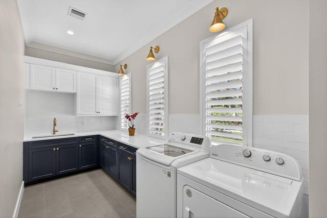 7748 SE Manhasset Place, Hobe Sound, FL 33455