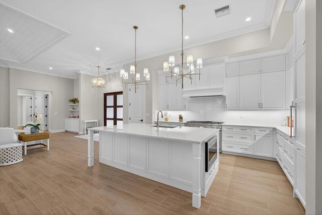 7748 SE Manhasset Place, Hobe Sound, FL 33455