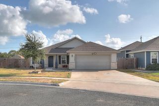 1542 Oak Hill Dr, Corpus Christi, TX 78418