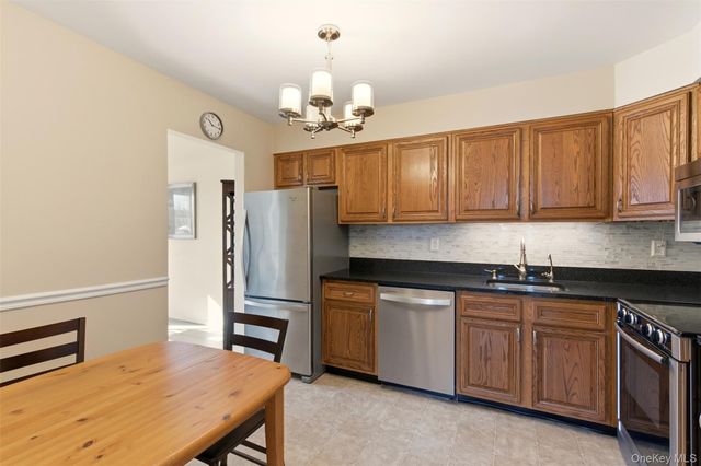 11 Balsam Court 11, Wantagh, NY 11793