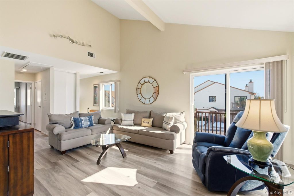 11 Balsam Court 11, Wantagh, NY 11793